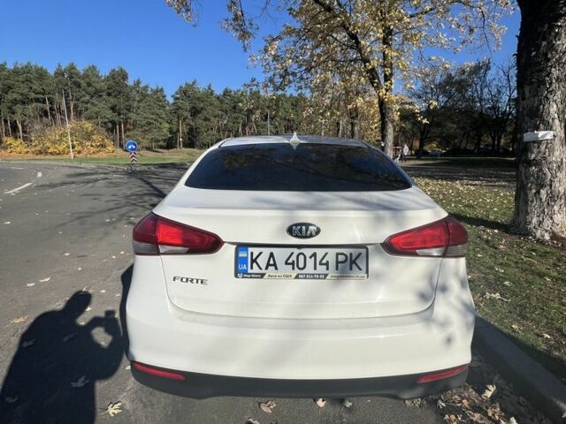 Белый Киа Черато, объемом двигателя 2 л и пробегом 230 тыс. км за 8999 $, фото 3 на Automoto.ua