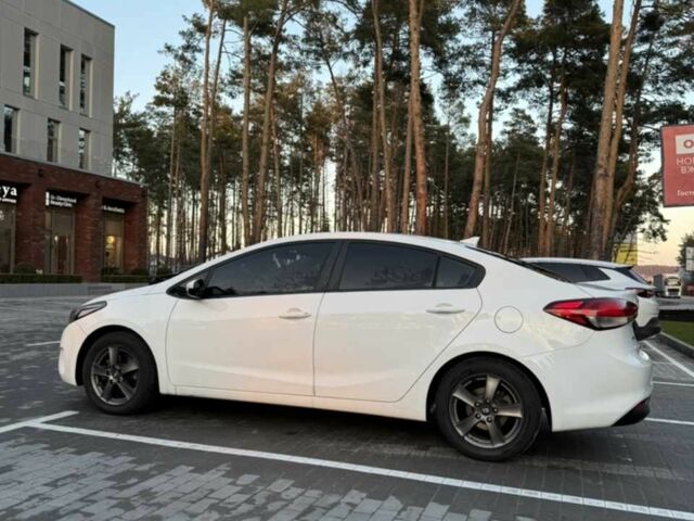 Белый Киа Черато, объемом двигателя 2 л и пробегом 74 тыс. км за 11600 $, фото 5 на Automoto.ua