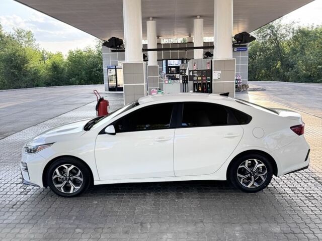 Белый Киа Черато, объемом двигателя 2 л и пробегом 125 тыс. км за 13350 $, фото 7 на Automoto.ua