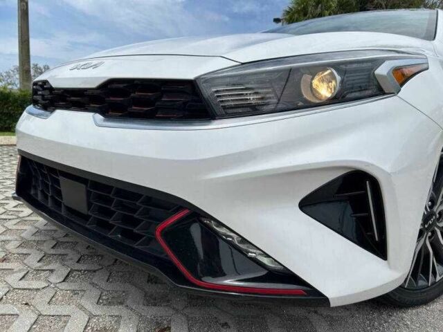 Белый Киа Черато, объемом двигателя 2 л и пробегом 27 тыс. км за 4600 $, фото 2 на Automoto.ua