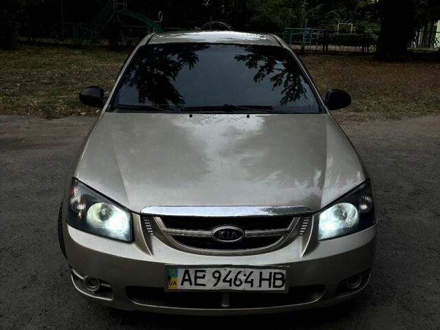 Бежевий Кіа Черато, об'ємом двигуна 1.6 л та пробігом 530 тис. км за 2999 $, фото 1 на Automoto.ua