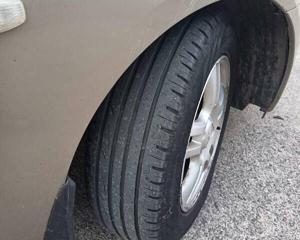 Бежевий Кіа Черато, об'ємом двигуна 2 л та пробігом 187 тис. км за 4700 $, фото 6 на Automoto.ua