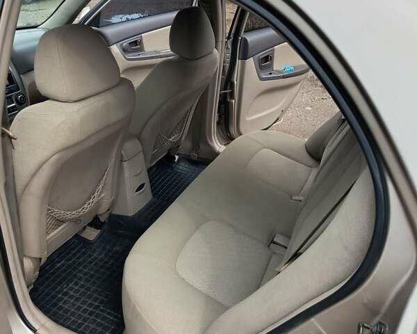 Бежевий Кіа Черато, об'ємом двигуна 2 л та пробігом 187 тис. км за 4700 $, фото 4 на Automoto.ua