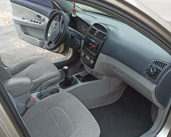 Бежевый Киа Черато, объемом двигателя 1.98 л и пробегом 212 тыс. км за 4500 $, фото 9 на Automoto.ua