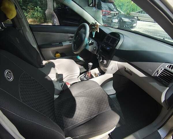 Бежевый Киа Черато, объемом двигателя 1.6 л и пробегом 440 тыс. км за 3200 $, фото 11 на Automoto.ua