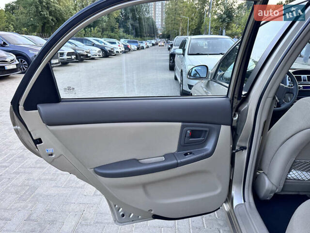 Бежевый Киа Черато, объемом двигателя 1.6 л и пробегом 79 тыс. км за 5800 $, фото 31 на Automoto.ua