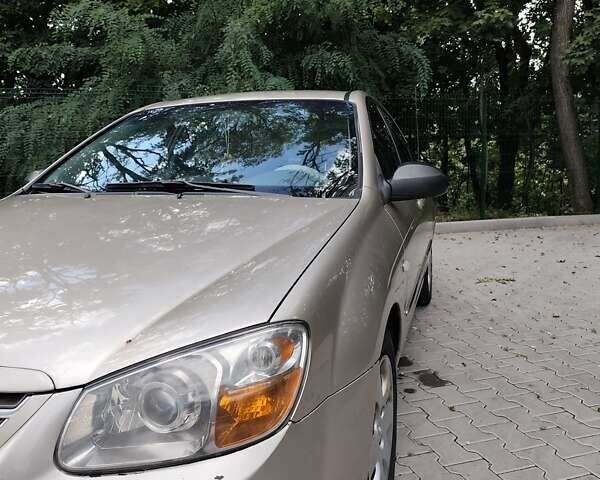 Бежевый Киа Черато, объемом двигателя 1.6 л и пробегом 440 тыс. км за 3200 $, фото 7 на Automoto.ua