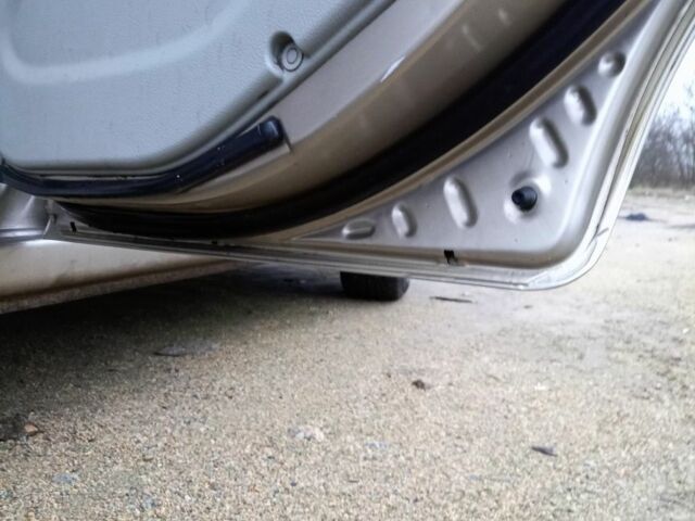 Бежевий Кіа Черато, об'ємом двигуна 1.6 л та пробігом 300 тис. км за 4500 $, фото 3 на Automoto.ua