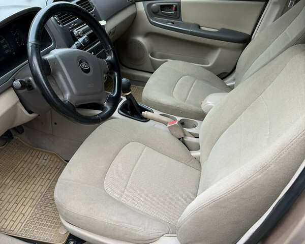 Бежевий Кіа Черато, об'ємом двигуна 1.6 л та пробігом 340 тис. км за 3999 $, фото 9 на Automoto.ua