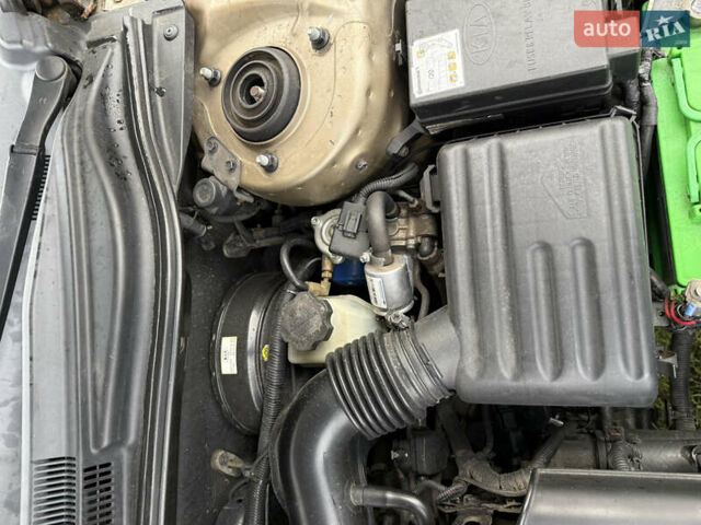 Бежевий Кіа Черато, об'ємом двигуна 1.6 л та пробігом 340 тис. км за 3999 $, фото 12 на Automoto.ua