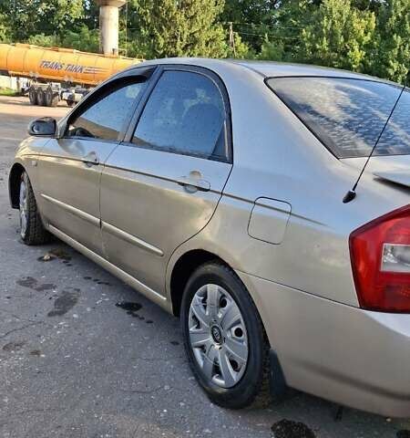 Бежевый Киа Черато, объемом двигателя 2 л и пробегом 200 тыс. км за 3750 $, фото 4 на Automoto.ua