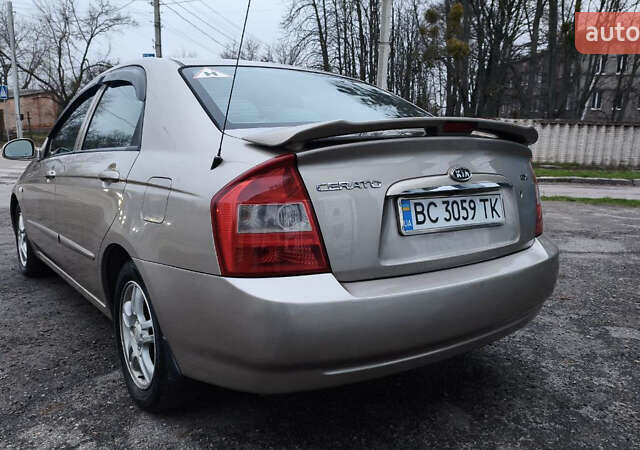 Бежевый Киа Черато, объемом двигателя 1.59 л и пробегом 202 тыс. км за 4800 $, фото 8 на Automoto.ua