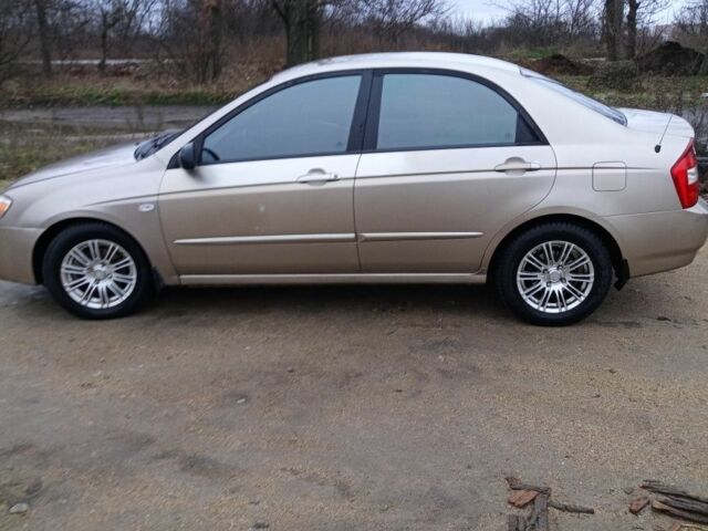 Бежевий Кіа Черато, об'ємом двигуна 1.6 л та пробігом 300 тис. км за 4500 $, фото 1 на Automoto.ua