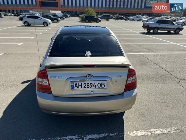 Бежевый Киа Черато, объемом двигателя 2 л и пробегом 160 тыс. км за 4400 $, фото 3 на Automoto.ua