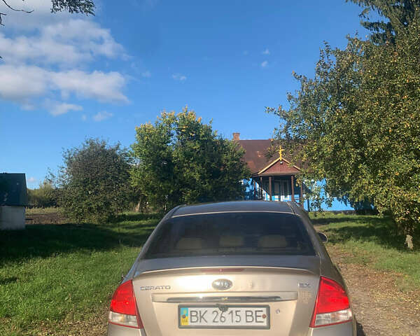Бежевый Киа Черато, объемом двигателя 1.6 л и пробегом 469 тыс. км за 2500 $, фото 2 на Automoto.ua