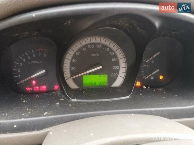 Бежевый Киа Черато, объемом двигателя 1.59 л и пробегом 208 тыс. км за 1900 $, фото 9 на Automoto.ua