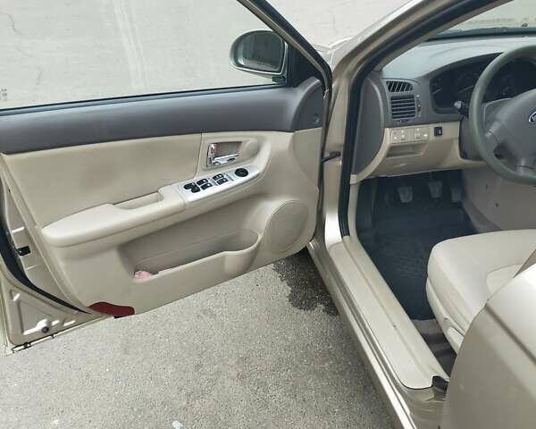 Бежевий Кіа Черато, об'ємом двигуна 1.59 л та пробігом 249 тис. км за 6200 $, фото 5 на Automoto.ua