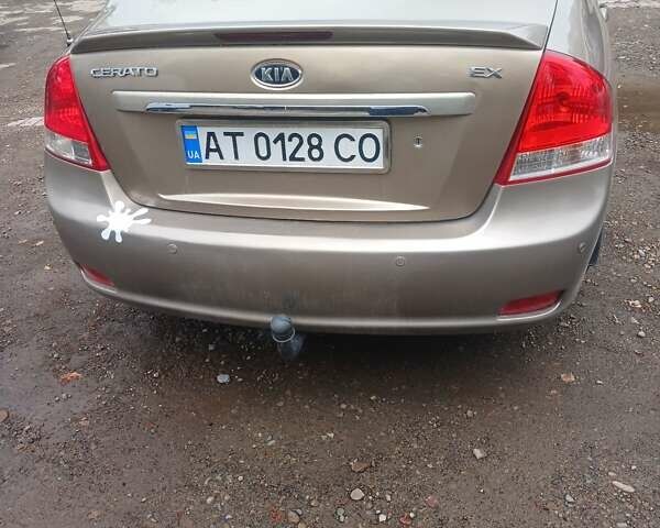 Бежевый Киа Черато, объемом двигателя 2 л и пробегом 245 тыс. км за 4500 $, фото 10 на Automoto.ua