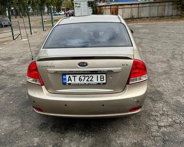 Бежевый Киа Черато, объемом двигателя 1.6 л и пробегом 185 тыс. км за 5000 $, фото 6 на Automoto.ua