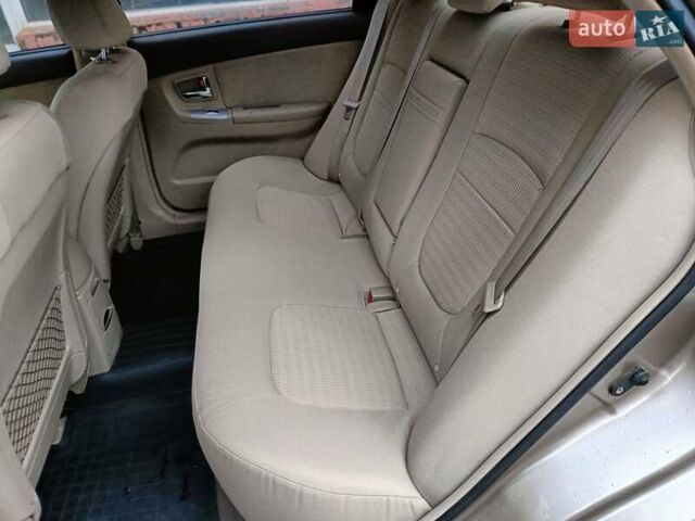 Бежевый Киа Черато, объемом двигателя 2 л и пробегом 195 тыс. км за 4250 $, фото 9 на Automoto.ua