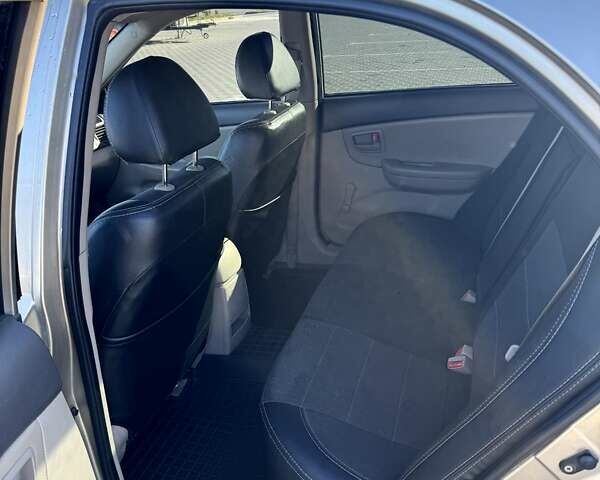 Бежевый Киа Черато, объемом двигателя 1.6 л и пробегом 212 тыс. км за 4650 $, фото 7 на Automoto.ua