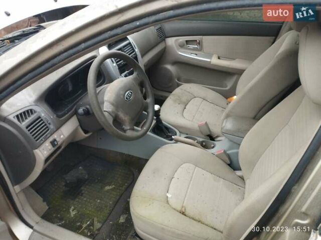 Бежевый Киа Черато, объемом двигателя 1.59 л и пробегом 208 тыс. км за 1900 $, фото 19 на Automoto.ua