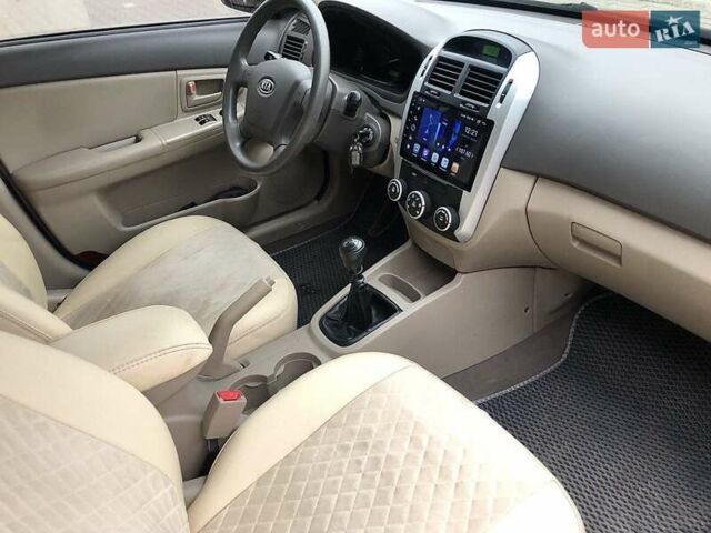 Бежевый Киа Черато, объемом двигателя 1.6 л и пробегом 118 тыс. км за 5500 $, фото 3 на Automoto.ua