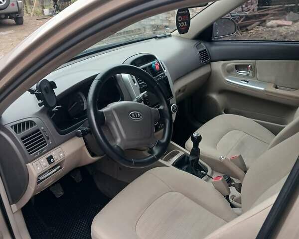 Бежевый Киа Черато, объемом двигателя 2 л и пробегом 245 тыс. км за 4500 $, фото 18 на Automoto.ua