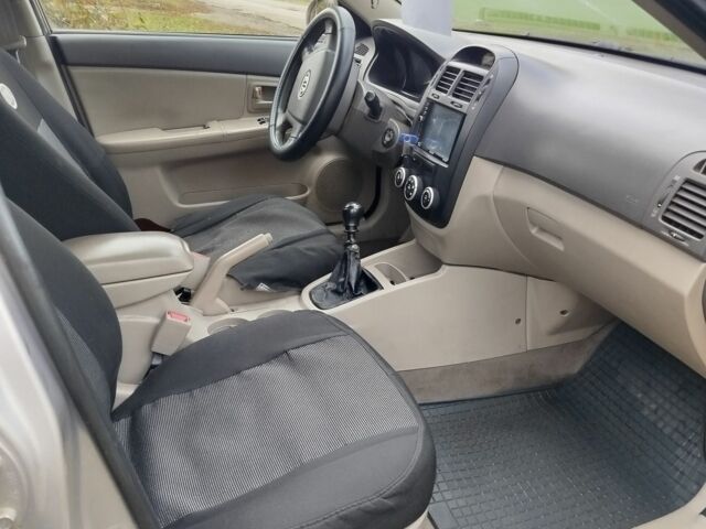 Бежевий Кіа Черато, об'ємом двигуна 1.6 л та пробігом 280 тис. км за 3300 $, фото 4 на Automoto.ua
