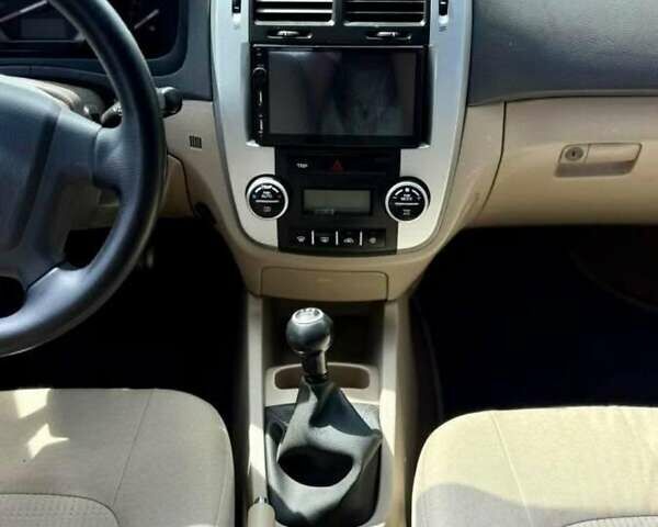 Бежевий Кіа Черато, об'ємом двигуна 2 л та пробігом 250 тис. км за 3500 $, фото 2 на Automoto.ua