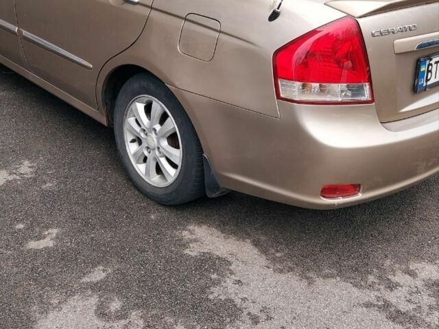 Бежевий Кіа Черато, об'ємом двигуна 2 л та пробігом 222 тис. км за 4900 $, фото 7 на Automoto.ua