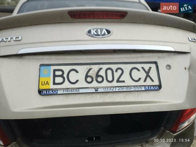 Бежевый Киа Черато, объемом двигателя 1.59 л и пробегом 208 тыс. км за 1900 $, фото 1 на Automoto.ua