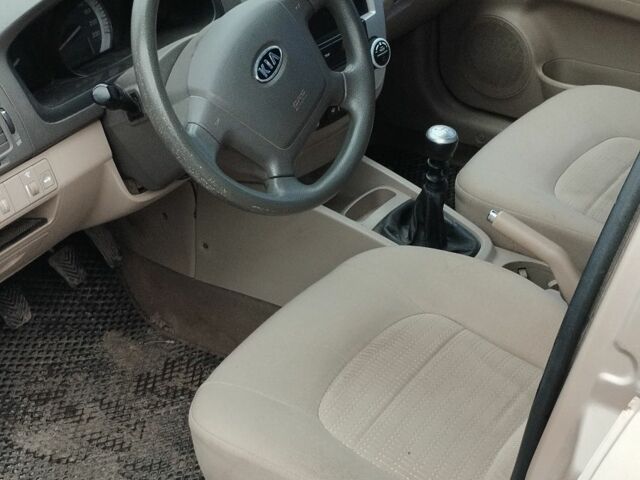 Бежевый Киа Черато, объемом двигателя 1.6 л и пробегом 208 тыс. км за 3500 $, фото 4 на Automoto.ua