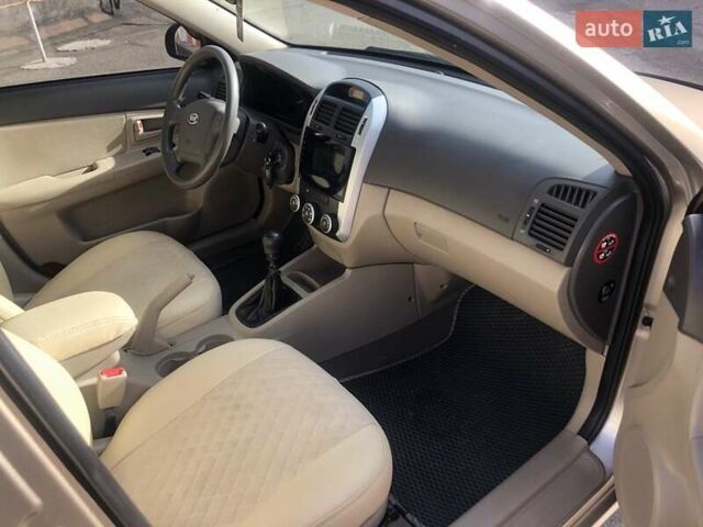 Бежевий Кіа Черато, об'ємом двигуна 1.6 л та пробігом 118 тис. км за 5400 $, фото 8 на Automoto.ua