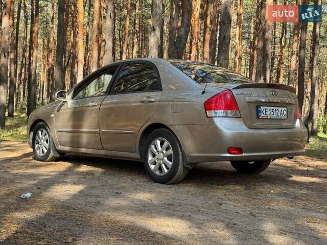 Бежевый Киа Черато, объемом двигателя 1.98 л и пробегом 340 тыс. км за 5000 $, фото 3 на Automoto.ua
