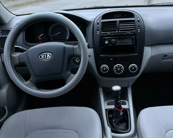 Бежевий Кіа Черато, об'ємом двигуна 1.6 л та пробігом 230 тис. км за 3700 $, фото 11 на Automoto.ua