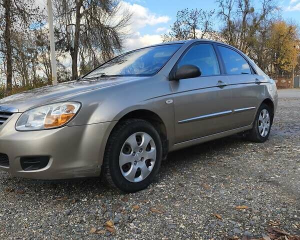 Бежевий Кіа Черато, об'ємом двигуна 1.59 л та пробігом 155 тис. км за 3700 $, фото 1 на Automoto.ua