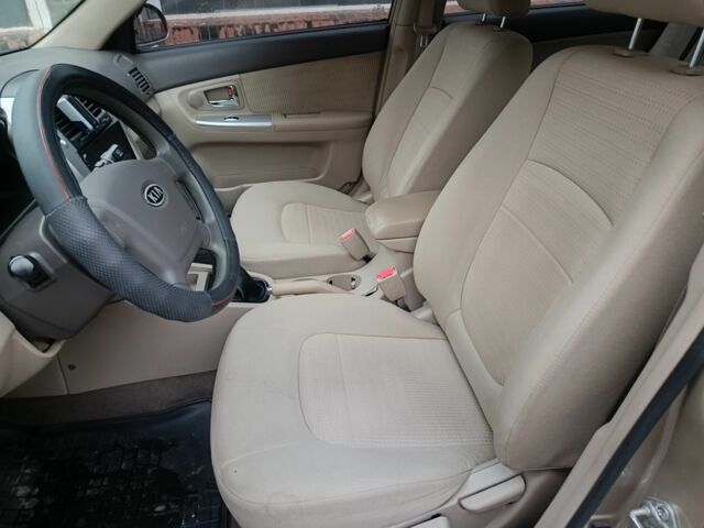 Бежевый Киа Черато, объемом двигателя 2 л и пробегом 195 тыс. км за 4250 $, фото 7 на Automoto.ua