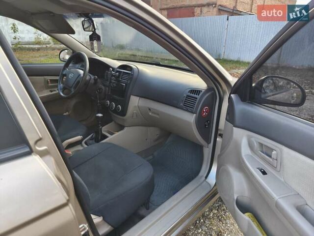 Бежевий Кіа Черато, об'ємом двигуна 1.59 л та пробігом 155 тис. км за 3700 $, фото 13 на Automoto.ua