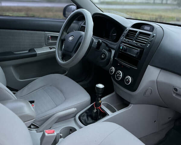 Бежевий Кіа Черато, об'ємом двигуна 1.6 л та пробігом 230 тис. км за 3700 $, фото 8 на Automoto.ua