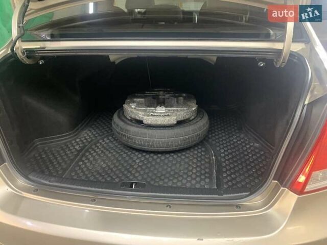 Бежевый Киа Черато, объемом двигателя 2 л и пробегом 171 тыс. км за 5000 $, фото 4 на Automoto.ua