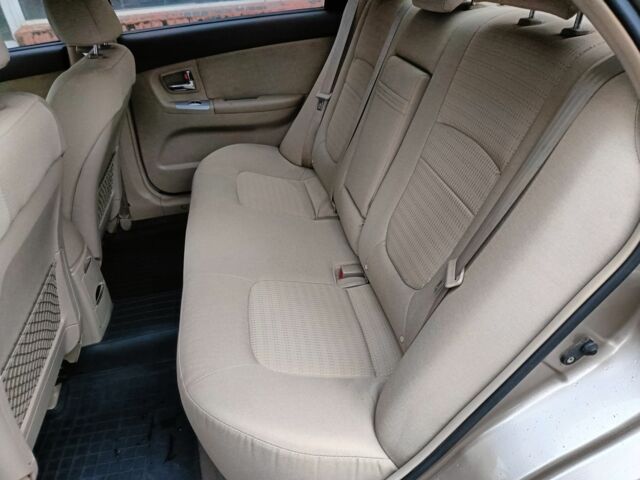 Бежевый Киа Черато, объемом двигателя 2 л и пробегом 195 тыс. км за 4250 $, фото 8 на Automoto.ua