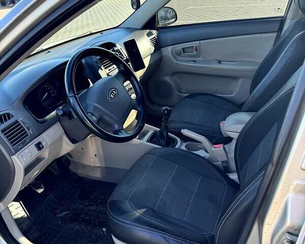 Бежевый Киа Черато, объемом двигателя 1.6 л и пробегом 212 тыс. км за 4650 $, фото 6 на Automoto.ua