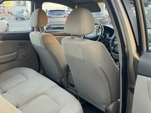 Бежевый Киа Черато, объемом двигателя 1.6 л и пробегом 268 тыс. км за 3900 $, фото 4 на Automoto.ua