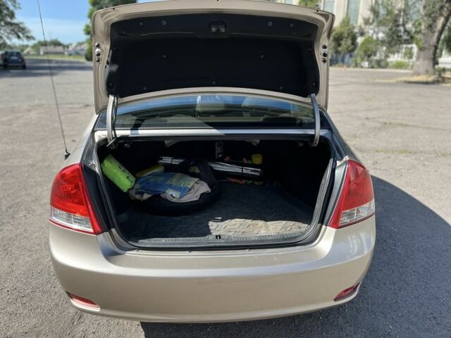 Бежевый Киа Черато, объемом двигателя 1.6 л и пробегом 218 тыс. км за 5200 $, фото 5 на Automoto.ua