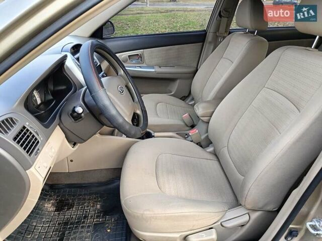 Бежевый Киа Черато, объемом двигателя 1.98 л и пробегом 195 тыс. км за 3993 $, фото 7 на Automoto.ua