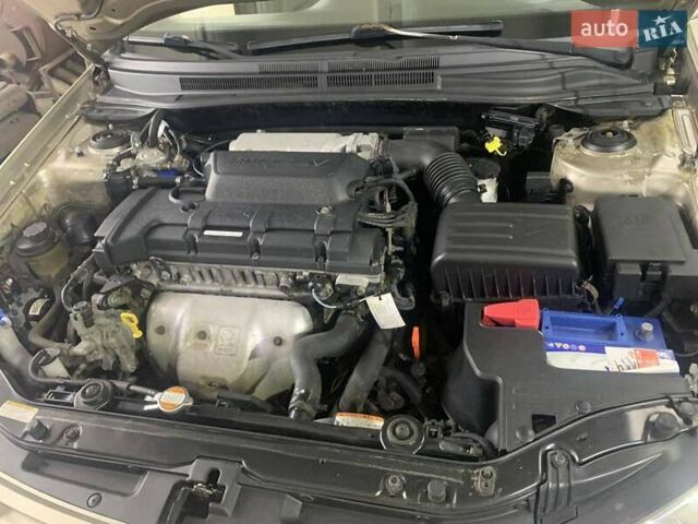 Бежевый Киа Черато, объемом двигателя 2 л и пробегом 171 тыс. км за 5000 $, фото 3 на Automoto.ua