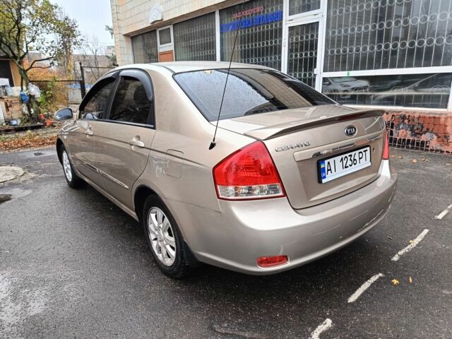 Бежевый Киа Черато, объемом двигателя 2 л и пробегом 195 тыс. км за 4250 $, фото 3 на Automoto.ua