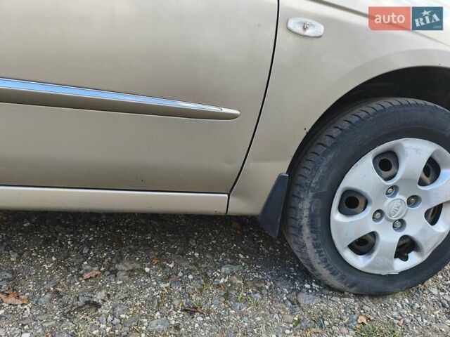 Бежевий Кіа Черато, об'ємом двигуна 1.59 л та пробігом 155 тис. км за 3700 $, фото 11 на Automoto.ua