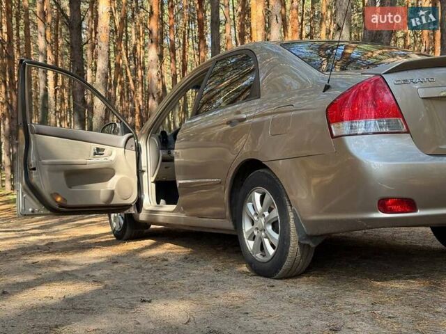 Бежевый Киа Черато, объемом двигателя 1.98 л и пробегом 340 тыс. км за 5000 $, фото 6 на Automoto.ua